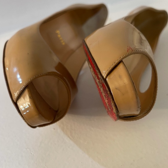 Christian Louboutin - Picture 5 of 8